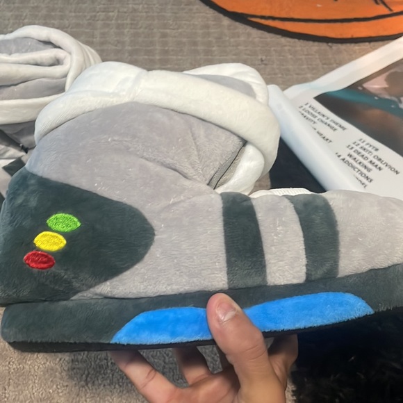 Banned slippers barley used size fits all - Picture 2 of 3